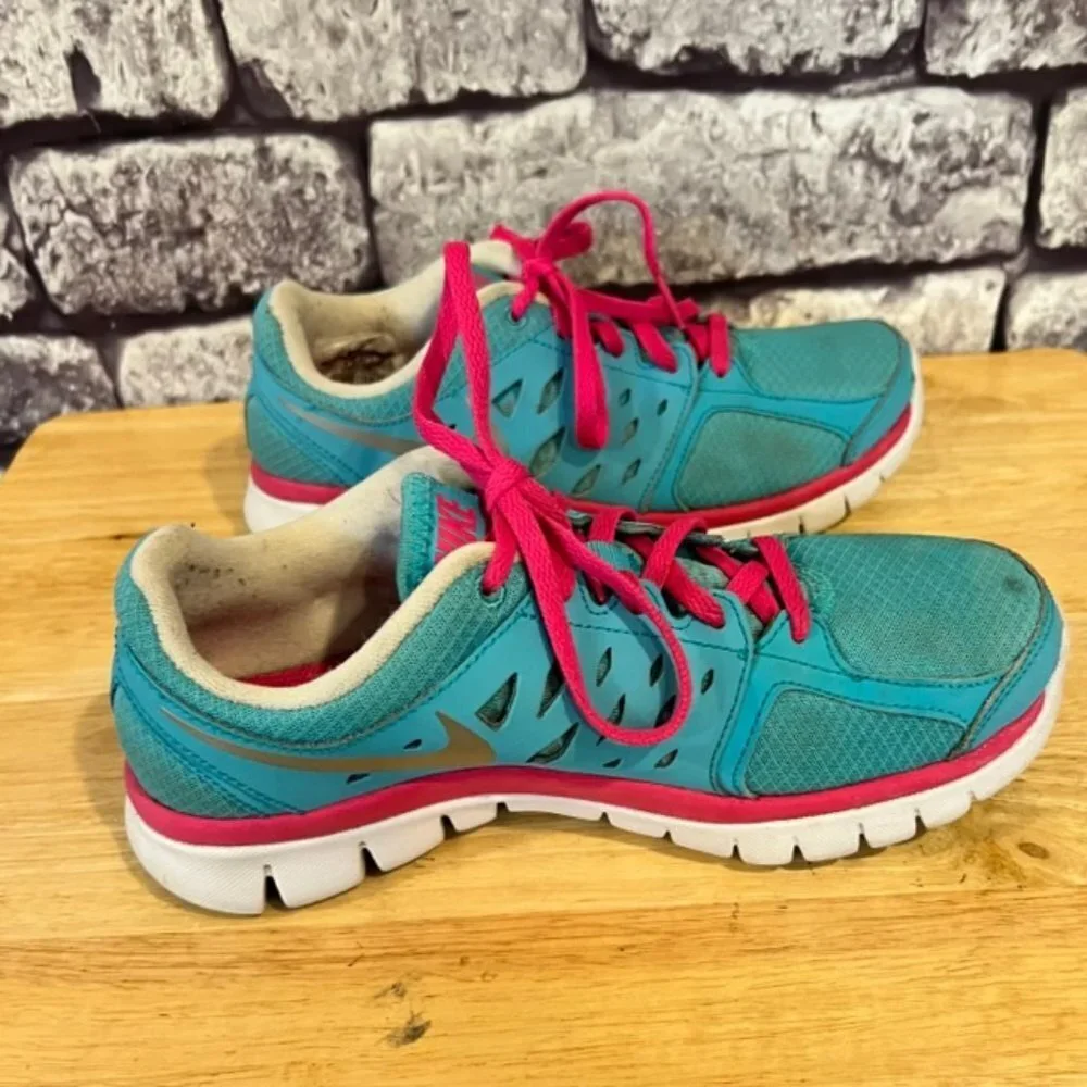 Nike Kids Aqua W/ Pink Lace Up Sneaker Size 5 Youth